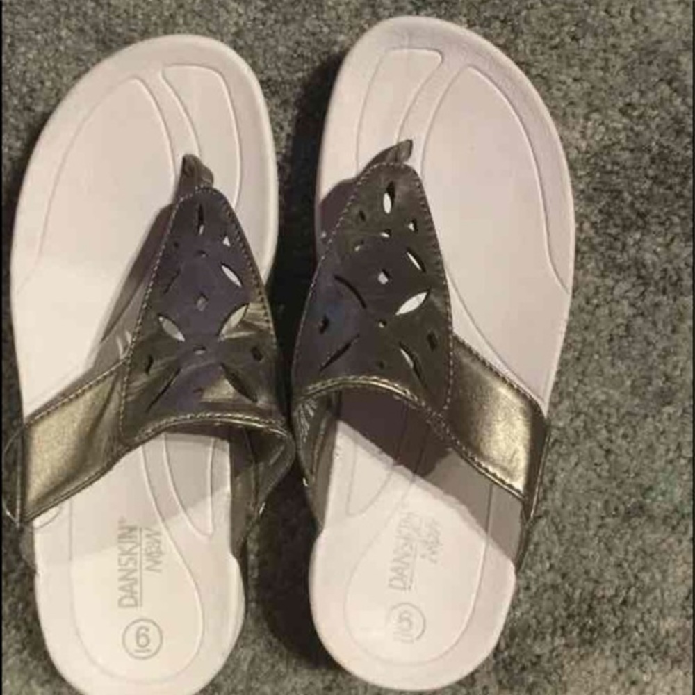 🆕Danskin flip flop NWOT
